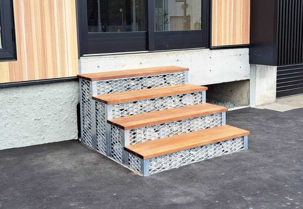 階段｜ガビオン（石籠）構造による外階段製作事例