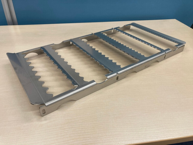 干物ほぐし器 投入口受け口部材｜SUS304のレーザー・曲げ加工事例